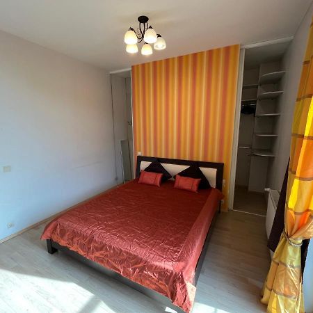 Lovely Apartments In Imanta With Free Parking Riga Buitenkant foto