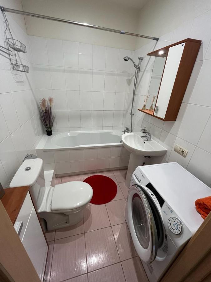 Lovely Apartments In Imanta With Free Parking Riga Buitenkant foto