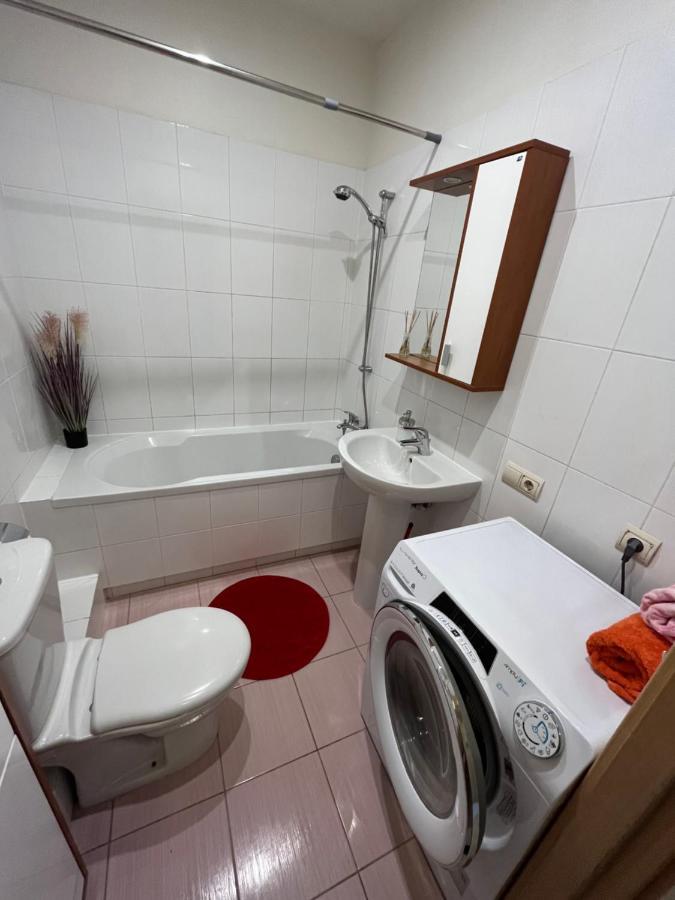 Lovely Apartments In Imanta With Free Parking Riga Buitenkant foto