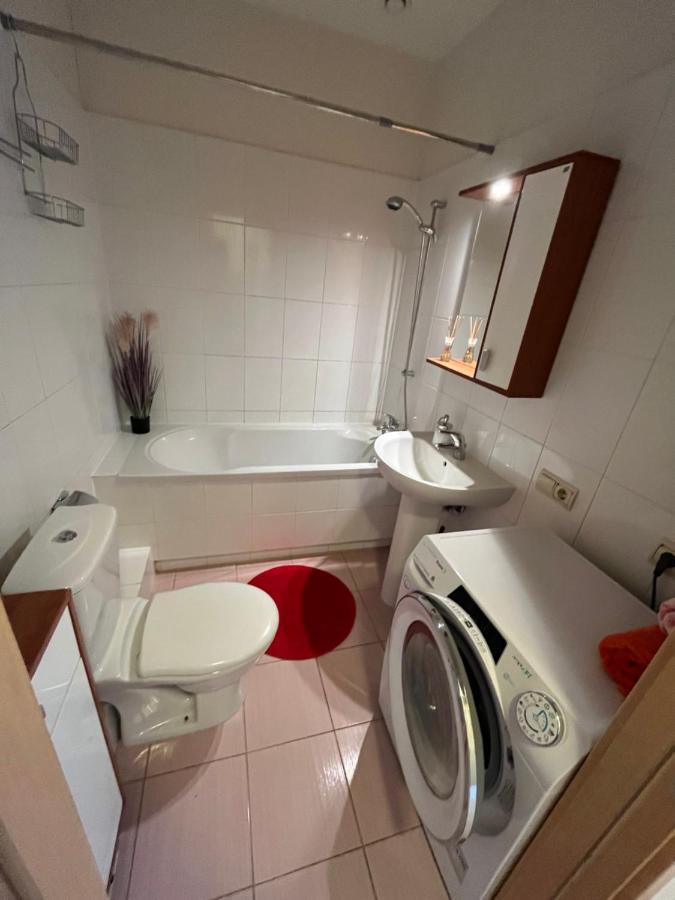 Lovely Apartments In Imanta With Free Parking Riga Buitenkant foto